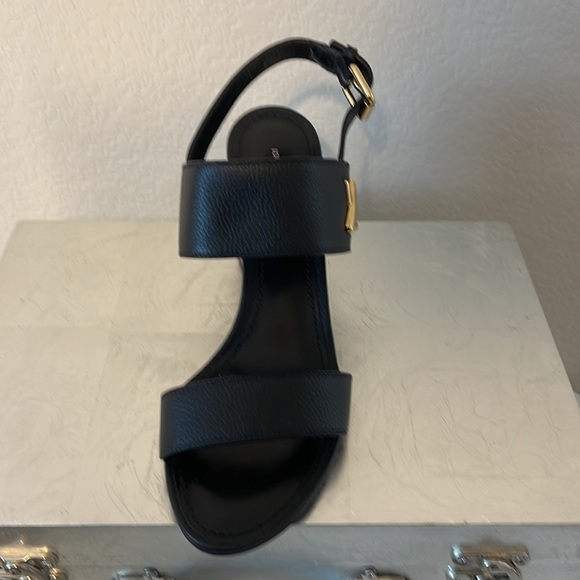 Louis Vuitton gorgeous Horizon Sandal noir goldtone hardware just incredible - Picture 11 of 14